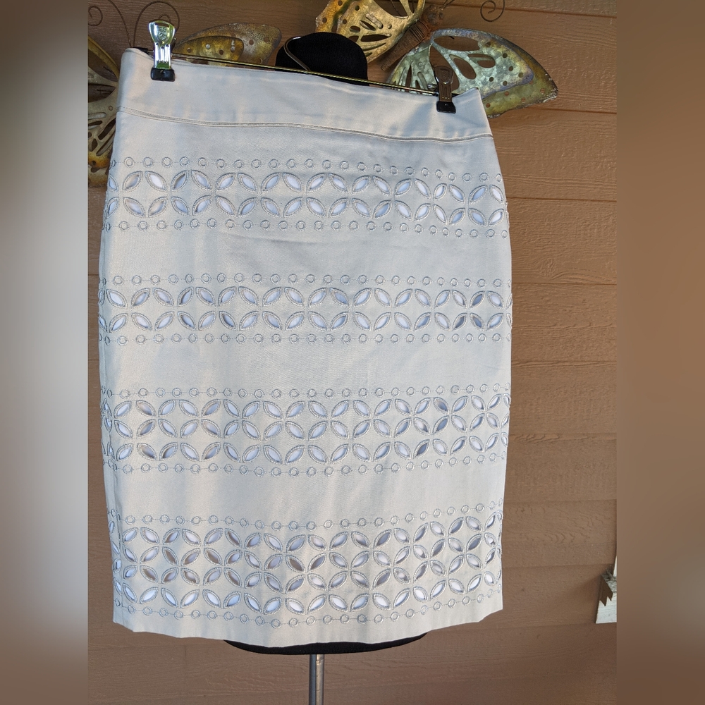 White House Black Market Elegant Light Silver Skirt with Intricate Patterns